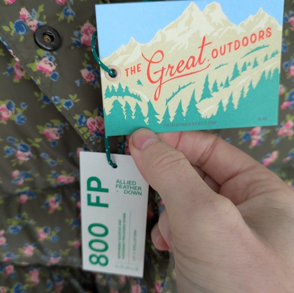 THE GREAT. Down Puffer Jacket in Cypress Basin Floral - Picture 7 of 12